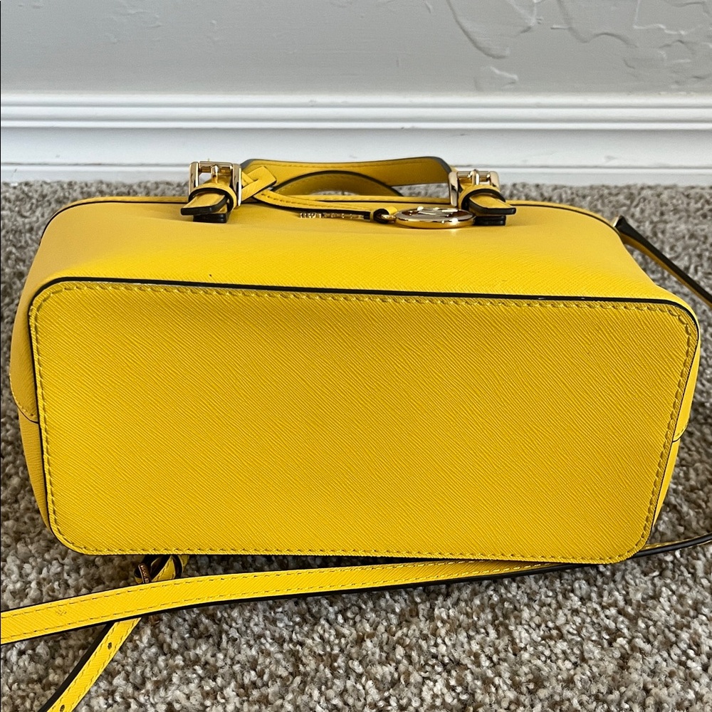 Michael Kors Citrus π Jet Set Travel Tote Leather with Removable Strap - Picture 15 of 16